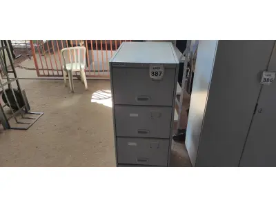 LOTE 387 - 01 ARQUIVO DE AÇO COM 04 GAVETAS. (NO ESTADO) ATENÇÃO! FAZER A VISITAÇÃO ANTES DE ARREMATAR, NÃO SABEMOS SE FUNCIONA, LEILÃO NÃO TEM GARANTIA E NEM DEVOLUÇÃO, SUJEITO A POSSÍVEIS AVARIAS VISÍVEIS/OCULTAS E/OU AUSÊNCIA DE COMPONENTES.