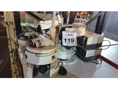 LOTE 119 - 01 LOTE COM VÁRIOS MICROSCÓPIOS PARA RETIRADA DE PEÇAS. (NO ESTADO) ATENÇÃO! FAZER A VISITAÇÃO ANTES DE ARREMATAR, NÃO SABEMOS SE FUNCIONA. LEILÃO NÃO TEM GARANTIA E NEM DEVOLUÇÃO, SUJEITO A POSSÍVEIS AVARIAS VISÍVEIS/OCULTAS E/OU AUSÊNCIA DE COMPONENTES.