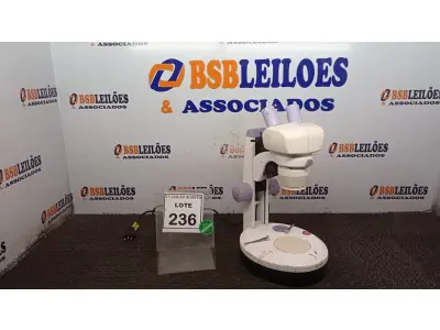 LOTE 236 - 01 MICROSCÓPIO. (NO ESTADO) ATENÇÃO! FAZER A VISITAÇÃO ANTES DE ARREMATAR, NÃO SABEMOS SE FUNCIONA. LEILÃO NÃO TEM GARANTIA E NEM DEVOLUÇÃO, SUJEITO A POSSÍVEIS AVARIAS VISÍVEIS/OCULTAS E/OU AUSÊNCIA DE COMPONENTES.