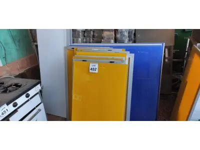 LOTE 452 - 27 PEÇAS DE VIDRO DE FACHADA. (NO ESTADO) ATENÇÃO! FAZER A VISITAÇÃO ANTES DE ARREMATAR, NÃO SABEMOS SE FUNCIONA, LEILÃO NÃO TEM GARANTIA E NEM DEVOLUÇÃO, SUJEITO A POSSÍVEIS AVARIAS VISÍVEIS/OCULTAS E/OU AUSÊNCIA DE COMPONENTES.
