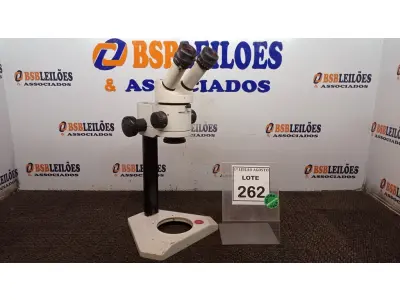 LOTE 262 - 01 MICROSCÓPIO. (NO ESTADO) ATENÇÃO! FAZER A VISITAÇÃO ANTES DE ARREMATAR, NÃO SABEMOS SE FUNCIONA. LEILÃO NÃO TEM GARANTIA E NEM DEVOLUÇÃO, SUJEITO A POSSÍVEIS AVARIAS VISÍVEIS/OCULTAS E/OU AUSÊNCIA DE COMPONENTES.