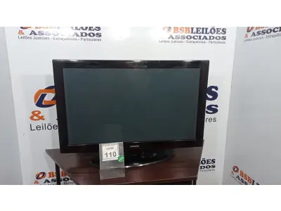 LOTE 110 - 01 TV LCD 42’’ MARCA SAMSUNG. (NO ESTADO) ATENÇÃO! FAZER A VISITAÇÃO ANTES DE ARREMATAR, NÃO SABEMOS SE FUNCIONA. LEILÃO NÃO TEM GARANTIA E NEM DEVOLUÇÃO, SUJEITO A POSSÍVEIS AVARIAS VISÍVEIS/OCULTAS E/OU AUSÊNCIA DE COMPONENTES.