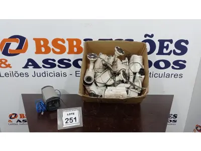LOTE 251 - 01 LOTE COM VÁRIAS CÂMERAS DE MONITORAMENTO E MARCAS E MODELOS DIVERSOS. (NO ESTADO) ATENÇÃO! FAZER A VISITAÇÃO ANTES DE ARREMATAR, NÃO SABEMOS SE FUNCIONA, LEILÃO NÃO TEM GARANTIA E NEM DEVOLUÇÃO, SUJEITO A POSSÍVEIS AVARIAS VISÍVEIS/OCULTAS E/OU AUSÊNCIA DE COMPONENTES.
