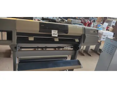LOTE 354 - 01 IMPRESSORA PLOTTER DESINGJET 5000PS MARCA HP. (NO ESTADO) ATENÇÃO! FAZER A VISITAÇÃO ANTES DE ARREMATAR, NÃO SABEMOS SE FUNCIONA. LEILÃO NÃO TEM GARANTIA E NEM DEVOLUÇÃO, SUJEITO A POSSÍVEIS AVARIAS VISÍVEIS/OCULTAS E/OU AUSÊNCIA DE COMPONENTES.