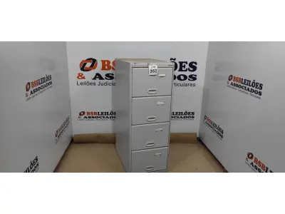 LOTE 352 - 01 ARQUIVO DE AÇO COM 04 GAVETAS. (NO ESTADO) ATENÇÃO! FAZER A VISITAÇÃO ANTES DE ARREMATAR, NÃO SABEMOS SE FUNCIONA, LEILÃO NÃO TEM GARANTIA E NEM DEVOLUÇÃO, SUJEITO A POSSÍVEIS AVARIAS VISÍVEIS/OCULTAS E/OU AUSÊNCIA DE COMPONENTES.