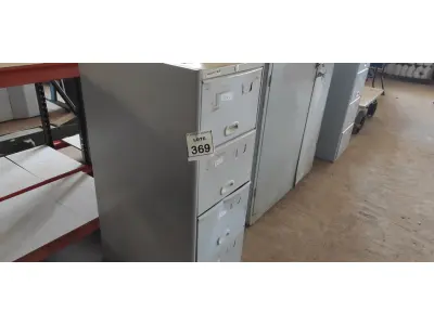 LOTE 369 - 01 ARQUIVO DE AÇO COM 04 GAVETAS. (NO ESTADO) ATENÇÃO! FAZER A VISITAÇÃO ANTES DE ARREMATAR, NÃO SABEMOS SE FUNCIONA, LEILÃO NÃO TEM GARANTIA E NEM DEVOLUÇÃO, SUJEITO A POSSÍVEIS AVARIAS VISÍVEIS/OCULTAS E/OU AUSÊNCIA DE COMPONENTES.
