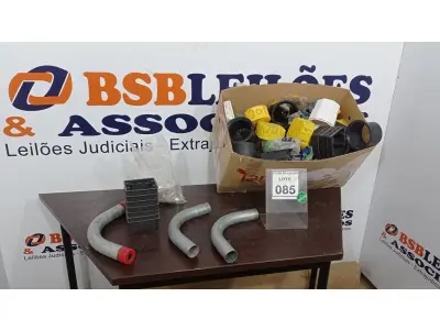LOTE 085 - 01 LOTE COM CAIXINHAS DE PASSAGEM DE FIO E MATERIAIS ELÉTRICOS DIVERSOS. (NO ESTADO) ATENÇÃO! FAZER A VISITAÇÃO ANTES DE ARREMATAR, NÃO SABEMOS SE FUNCIONA, LEILÃO NÃO TEM GARANTIA E NEM DEVOLUÇÃO, SUJEITO A POSSÍVEIS AVARIAS VISÍVEIS/OCULTAS E/OU AUSÊNCIA DE COMPONENTES.