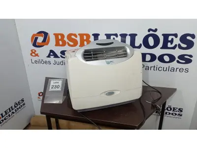 LOTE 230 - 01 AR CONDICIONADO PORTÁTIL 13000 BTU OLIMPIA SPLENDID. (NO ESTADO) ATENÇÃO! FAZER A VISITAÇÃO ANTES DE ARREMATAR, NÃO SABEMOS SE FUNCIONA, LEILÃO NÃO TEM GARANTIA E NEM DEVOLUÇÃO, SUJEITO A POSSÍVEIS AVARIAS VISÍVEIS/OCULTAS E/OU AUSÊNCIA DE COMPONENTES.