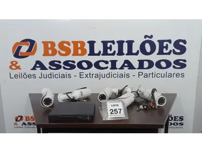 LOTE 257 - 01 DVR E 05 CÂMERAS DE MONITORAMENTO. (NO ESTADO) ATENÇÃO! FAZER A VISITAÇÃO ANTES DE ARREMATAR, NÃO SABEMOS SE FUNCIONA, LEILÃO NÃO TEM GARANTIA E NEM DEVOLUÇÃO, SUJEITO A POSSÍVEIS AVARIAS VISÍVEIS/OCULTAS E/OU AUSÊNCIA DE COMPONENTES.