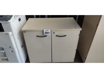 LOTE 391 - 01 ARMÁRIO BAIXO DE 0.76X0.86. (NO ESTADO) ATENÇÃO! FAZER A VISITAÇÃO ANTES DE ARREMATAR, NÃO SABEMOS SE FUNCIONA, LEILÃO NÃO TEM GARANTIA E NEM DEVOLUÇÃO, SUJEITO A POSSÍVEIS AVARIAS VISÍVEIS/OCULTAS E/OU AUSÊNCIA DE COMPONENTES.