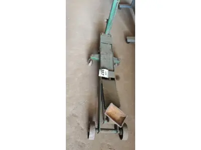 LOTE 357 - 01 MACACO JACARÉ COR VERDE. (NO ESTADO) ATENÇÃO! FAZER A VISITAÇÃO ANTES DE ARREMATAR, NÃO SABEMOS SE FUNCIONA, LEILÃO NÃO TEM GARANTIA E NEM DEVOLUÇÃO, SUJEITO A POSSÍVEIS AVARIAS VISÍVEIS/OCULTAS E/OU AUSÊNCIA DE COMPONENTES.