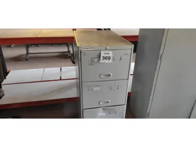 LOTE 369 - 01 ARQUIVO DE AÇO COM 04 GAVETAS. (NO ESTADO) ATENÇÃO! FAZER A VISITAÇÃO ANTES DE ARREMATAR, NÃO SABEMOS SE FUNCIONA, LEILÃO NÃO TEM GARANTIA E NEM DEVOLUÇÃO, SUJEITO A POSSÍVEIS AVARIAS VISÍVEIS/OCULTAS E/OU AUSÊNCIA DE COMPONENTES.