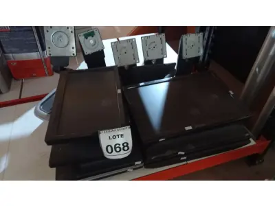 LOTE 068 - 08 MONITORES LCD DE MARCAS E MODELOS DIVERSOS. (NO ESTADO) ATENÇÃO! FAZER A VISITAÇÃO ANTES DE ARREMATAR, NÃO SABEMOS SE FUNCIONA, LEILÃO NÃO TEM GARANTIA E NEM DEVOLUÇÃO, SUJEITO A POSSÍVEIS AVARIAS VISÍVEIS/OCULTAS E/OU AUSÊNCIA DE COMPONENTES.