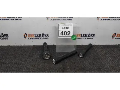 LOTE 402 - 03 LANTERNAS. (NO ESTADO) ATENÇÃO! FAZER A VISITAÇÃO ANTES DE ARREMATAR, NÃO SABEMOS SE FUNCIONA, LEILÃO NÃO TEM GARANTIA E NEM DEVOLUÇÃO, SUJEITO A POSSÍVEIS AVARIAS VISÍVEIS/OCULTAS E/OU AUSÊNCIA DE COMPONENTES.