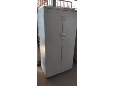 LOTE 386 - 01 ARMÁRIO ALTO EM AÇO COM 02 PORTAS. (NO ESTADO) ATENÇÃO! FAZER A VISITAÇÃO ANTES DE ARREMATAR, NÃO SABEMOS SE FUNCIONA, LEILÃO NÃO TEM GARANTIA E NEM DEVOLUÇÃO, SUJEITO A POSSÍVEIS AVARIAS VISÍVEIS/OCULTAS E/OU AUSÊNCIA DE COMPONENTES.