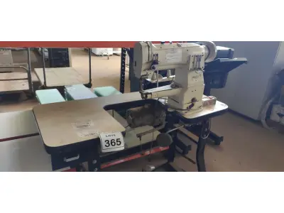 LOTE 365 - 01 MÁQUINA DE COSTURA INDUSTRIAL MARCA SINGER. (NO ESTADO) ATENÇÃO! FAZER A VISITAÇÃO ANTES DE ARREMATAR, NÃO SABEMOS SE FUNCIONA, LEILÃO NÃO TEM GARANTIA E NEM DEVOLUÇÃO, SUJEITO A POSSÍVEIS AVARIAS VISÍVEIS/OCULTAS E/OU AUSÊNCIA DE COMPONENTES.