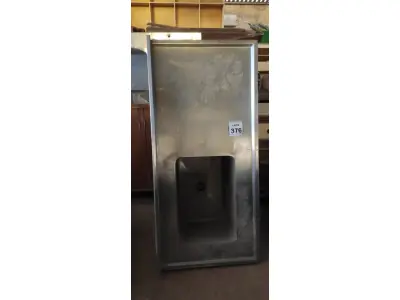 LOTE 376 - 01 TANQUE DE INOX COM 1.50X0.70. (NO ESTADO) ATENÇÃO! FAZER A VISITAÇÃO ANTES DE ARREMATAR, NÃO SABEMOS SE FUNCIONA, LEILÃO NÃO TEM GARANTIA E NEM DEVOLUÇÃO, SUJEITO A POSSÍVEIS AVARIAS VISÍVEIS/OCULTAS E/OU AUSÊNCIA DE COMPONENTES.