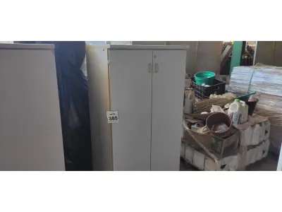 LOTE 385 - 01 ARMÁRIO ALTO EM MADEIRA COM 02 PORTAS E 02 PRATELEIRAS. (NO ESTADO) ATENÇÃO! FAZER A VISITAÇÃO ANTES DE ARREMATAR, NÃO SABEMOS SE FUNCIONA, LEILÃO NÃO TEM GARANTIA E NEM DEVOLUÇÃO, SUJEITO A POSSÍVEIS AVARIAS VISÍVEIS/OCULTAS E/OU AUSÊNCIA DE COMPONENTES.