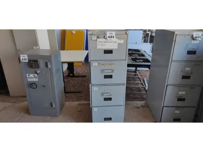 LOTE 444 - 01 ARQUIVO DE AÇO COM 04 GAVETAS. (NO ESTADO) ATENÇÃO! FAZER A VISITAÇÃO ANTES DE ARREMATAR, NÃO SABEMOS SE FUNCIONA, LEILÃO NÃO TEM GARANTIA E NEM DEVOLUÇÃO, SUJEITO A POSSÍVEIS AVARIAS VISÍVEIS/OCULTAS E/OU AUSÊNCIA DE COMPONENTES.