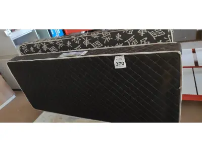 LOTE 370 - 02 COLCHOES DE SOLTEIRO. (NO ESTADO) ATENÇÃO! FAZER A VISITAÇÃO ANTES DE ARREMATAR, NÃO SABEMOS SE FUNCIONA, LEILÃO NÃO TEM GARANTIA E NEM DEVOLUÇÃO, SUJEITO A POSSÍVEIS AVARIAS VISÍVEIS/OCULTAS E/OU AUSÊNCIA DE COMPONENTES.