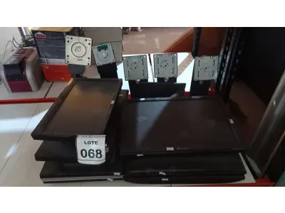 LOTE 068 - 08 MONITORES LCD DE MARCAS E MODELOS DIVERSOS. (NO ESTADO) ATENÇÃO! FAZER A VISITAÇÃO ANTES DE ARREMATAR, NÃO SABEMOS SE FUNCIONA, LEILÃO NÃO TEM GARANTIA E NEM DEVOLUÇÃO, SUJEITO A POSSÍVEIS AVARIAS VISÍVEIS/OCULTAS E/OU AUSÊNCIA DE COMPONENTES.