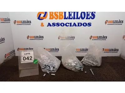 LOTE 042 - 01 LOTE COM GRANDE QUANTIDADE DE PARAFUSOS OLHAL E BUCHAS DE METAL. (NO ESTADO) ATENÇÃO! FAZER A VISITAÇÃO ANTES DE ARREMATAR, NÃO SABEMOS SE FUNCIONA, LEILÃO NÃO TEM GARANTIA E NEM DEVOLUÇÃO, SUJEITO A POSSÍVEIS AVARIAS VISÍVEIS/OCULTAS E/OU AUSÊNCIA DE COMPONENTES.
