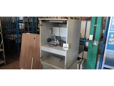 LOTE 339 - 01 ARMÁRIO BAIXO 02 PORTAS E 01 ARMÁRIO COM ABERTURA SUPERIOR. (NO ESTADO) ATENÇÃO! FAZER A VISITAÇÃO ANTES DE ARREMATAR, NÃO SABEMOS SE FUNCIONA, LEILÃO NÃO TEM GARANTIA E NEM DEVOLUÇÃO, SUJEITO A POSSÍVEIS AVARIAS VISÍVEIS/OCULTAS E/OU AUSÊNCIA DE COMPONENTES.