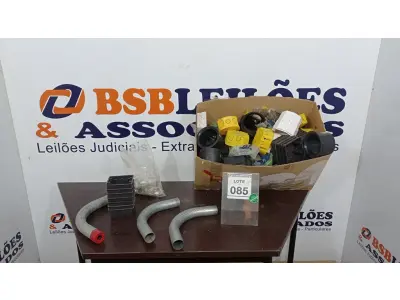 LOTE 085 - 01 LOTE COM CAIXINHAS DE PASSAGEM DE FIO E MATERIAIS ELÉTRICOS DIVERSOS. (NO ESTADO) ATENÇÃO! FAZER A VISITAÇÃO ANTES DE ARREMATAR, NÃO SABEMOS SE FUNCIONA, LEILÃO NÃO TEM GARANTIA E NEM DEVOLUÇÃO, SUJEITO A POSSÍVEIS AVARIAS VISÍVEIS/OCULTAS E/OU AUSÊNCIA DE COMPONENTES.