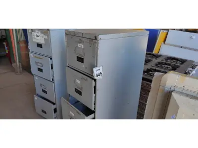 LOTE 445 - 01 ARQUIVO DE AÇO COM 04 GAVETAS. (NO ESTADO) ATENÇÃO! FAZER A VISITAÇÃO ANTES DE ARREMATAR, NÃO SABEMOS SE FUNCIONA, LEILÃO NÃO TEM GARANTIA E NEM DEVOLUÇÃO, SUJEITO A POSSÍVEIS AVARIAS VISÍVEIS/OCULTAS E/OU AUSÊNCIA DE COMPONENTES.
