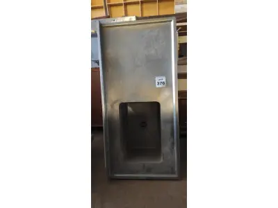 LOTE 376 - 01 TANQUE DE INOX COM 1.50X0.70. (NO ESTADO) ATENÇÃO! FAZER A VISITAÇÃO ANTES DE ARREMATAR, NÃO SABEMOS SE FUNCIONA, LEILÃO NÃO TEM GARANTIA E NEM DEVOLUÇÃO, SUJEITO A POSSÍVEIS AVARIAS VISÍVEIS/OCULTAS E/OU AUSÊNCIA DE COMPONENTES.