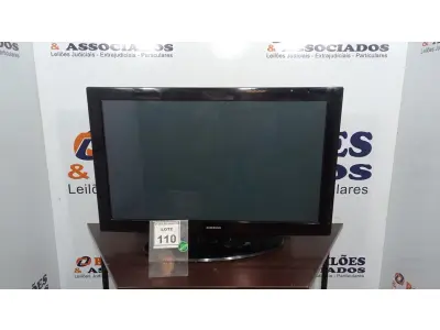 LOTE 110 - 01 TV LCD 42’’ MARCA SAMSUNG. (NO ESTADO) ATENÇÃO! FAZER A VISITAÇÃO ANTES DE ARREMATAR, NÃO SABEMOS SE FUNCIONA. LEILÃO NÃO TEM GARANTIA E NEM DEVOLUÇÃO, SUJEITO A POSSÍVEIS AVARIAS VISÍVEIS/OCULTAS E/OU AUSÊNCIA DE COMPONENTES.