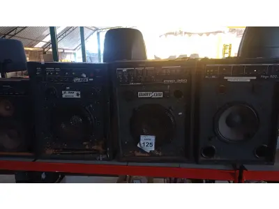 LOTE 125 - 04 CAIXAS DE SOM AMPLIFICADORA PARA RETIRADA DE PEÇAS. (NO ESTADO) ATENÇÃO! FAZER A VISITAÇÃO ANTES DE ARREMATAR, NÃO SABEMOS SE FUNCIONA. LEILÃO NÃO TEM GARANTIA E NEM DEVOLUÇÃO, SUJEITO A POSSÍVEIS AVARIAS VISÍVEIS/OCULTAS E/OU AUSÊNCIA DE COMPONENTES.