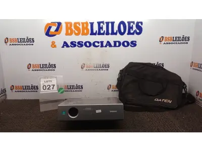 LOTE 027 - 01 PROJETOR MARCA SONY E BOLSA. (NO ESTADO) ATENÇÃO! FAZER A VISITAÇÃO ANTES DE ARREMATAR, NÃO SABEMOS SE FUNCIONA, LEILÃO NÃO TEM GARANTIA E NEM DEVOLUÇÃO, SUJEITO A POSSÍVEIS AVARIAS VISÍVEIS/OCULTAS E/OU AUSÊNCIA DE COMPONENTES.