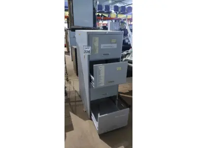 LOTE 334 - 01 ARQUIVO DE AÇO 04 GAVETAS. (NO ESTADO) ATENÇÃO! FAZER A VISITAÇÃO ANTES DE ARREMATAR, NÃO SABEMOS SE FUNCIONA, LEILÃO NÃO TEM GARANTIA E NEM DEVOLUÇÃO, SUJEITO A POSSÍVEIS AVARIAS VISÍVEIS/OCULTAS E/OU AUSÊNCIA DE COMPONENTES.