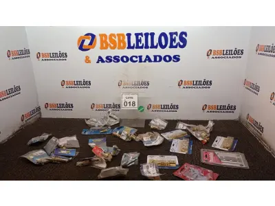 LOTE 018 - 01 LOTE COM DIVERSOS MATERIAIS HIDRÁULICOS DE METAL E ACESSÓRIOS DOMÉSTICOS DIVERSOS. (NO ESTADO) ATENÇÃO! FAZER A VISITAÇÃO ANTES DE ARREMATAR, NÃO SABEMOS SE FUNCIONA, LEILÃO NÃO TEM GARANTIA E NEM DEVOLUÇÃO, SUJEITO A POSSÍVEIS AVARIAS VISÍVEIS/OCULTAS E/OU AUSÊNCIA DE COMPONENTES.
