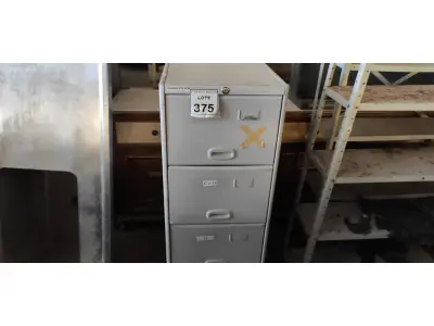 LOTE 375 - 01 ARQUIVO DE AÇO COM 04 GAVETAS. (NO ESTADO) ATENÇÃO! FAZER A VISITAÇÃO ANTES DE ARREMATAR, NÃO SABEMOS SE FUNCIONA, LEILÃO NÃO TEM GARANTIA E NEM DEVOLUÇÃO, SUJEITO A POSSÍVEIS AVARIAS VISÍVEIS/OCULTAS E/OU AUSÊNCIA DE COMPONENTES.