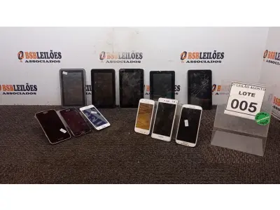 LOTE 005 - 04 TABLETS E 05 CELULARES DE MARCAS E MODELOS DIVERSOS PARA RETIRADA DE PEÇAS. (NO ESTADO) ATENÇÃO! FAZER A VISITAÇÃO ANTES DE ARREMATAR, NÃO SABEMOS SE FUNCIONA, LEILÃO NÃO TEM GARANTIA E NEM DEVOLUÇÃO, SUJEITO A POSSÍVEIS AVARIAS VISÍVEIS/OCULTAS E/OU AUSÊNCIA DE COMPONENTES.