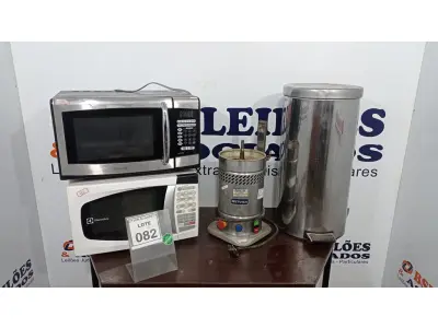 LOTE 082 - 02 MICRO-ONDAS SEM PRATO, 01 LIXEIRA EM INOX E 01 PROCESSADOR DE ALIMENTOS MARCA METVISA. (NO ESTADO) ATENÇÃO! FAZER A VISITAÇÃO ANTES DE ARREMATAR, NÃO SABEMOS SE FUNCIONA. LEILÃO NÃO TEM GARANTIA E NEM DEVOLUÇÃO, SUJEITO A POSSÍVEIS AVARIAS VISÍVEIS/OCULTAS E/OU AUSÊNCIA DE COMPONENTES.