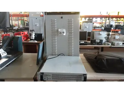 LOTE 278 - 01 NOBREAK E UM BANCO DE BATERIAS COM CAPACIDADE PARA 06 BATERIAS. (NO ESTADO) ATENÇÃO! FAZER A VISITAÇÃO ANTES DE ARREMATAR, NÃO SABEMOS SE FUNCIONA, LEILÃO NÃO TEM GARANTIA E NEM DEVOLUÇÃO, SUJEITO A POSSÍVEIS AVARIAS VISÍVEIS/OCULTAS E/OU AUSÊNCIA DE COMPONENTES.