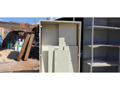 LOTE 450 - 01 ARMÁRIO DE FERRO DESMONTADO. (NO ESTADO) ATENÇÃO! FAZER A VISITAÇÃO ANTES DE ARREMATAR, NÃO SABEMOS SE FUNCIONA. LEILÃO NÃO TEM GARANTIA E NEM DEVOLUÇÃO, SUJEITO A POSSÍVEIS AVARIAS VISÍVEIS/OCULTAS E/OU AUSÊNCIA DE COMPONENTES.