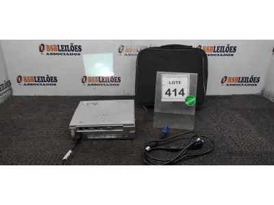 LOTE 414 - 01 PROJETOR LG COM CASE E CABOS. (NO ESTADO) ATENÇÃO! FAZER A VISITAÇÃO ANTES DE ARREMATAR, NÃO SABEMOS SE FUNCIONA, LEILÃO NÃO TEM GARANTIA E NEM DEVOLUÇÃO, SUJEITO A POSSÍVEIS AVARIAS VISÍVEIS/OCULTAS E/OU AUSÊNCIA DE COMPONENTES.