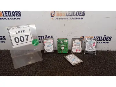 LOTE 007 - 05 HD PARA PC E VÁRIOS MOSQUETÕES. (NO ESTADO) ATENÇÃO! FAZER A VISITAÇÃO ANTES DE ARREMATAR, NÃO SABEMOS SE FUNCIONA, LEILÃO NÃO TEM GARANTIA E NEM DEVOLUÇÃO, SUJEITO A POSSÍVEIS AVARIAS VISÍVEIS/OCULTAS E/OU AUSÊNCIA DE COMPONENTES.