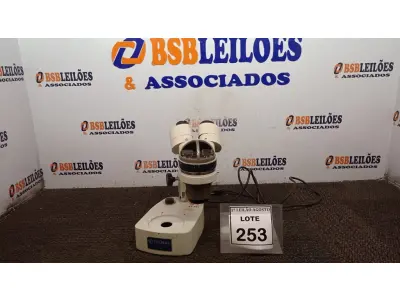 LOTE 253 - 01 MICROSCÓPIO. (NO ESTADO) ATENÇÃO! FAZER A VISITAÇÃO ANTES DE ARREMATAR, NÃO SABEMOS SE FUNCIONA. LEILÃO NÃO TEM GARANTIA E NEM DEVOLUÇÃO, SUJEITO A POSSÍVEIS AVARIAS VISÍVEIS/OCULTAS E/OU AUSÊNCIA DE COMPONENTES.