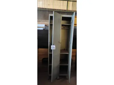 LOTE 378 - 01 ARMÁRIO DE AÇO COM 02 PORTAS DE 0.60X1.97. (NO ESTADO) ATENÇÃO! FAZER A VISITAÇÃO ANTES DE ARREMATAR, NÃO SABEMOS SE FUNCIONA, LEILÃO NÃO TEM GARANTIA E NEM DEVOLUÇÃO, SUJEITO A POSSÍVEIS AVARIAS VISÍVEIS/OCULTAS E/OU AUSÊNCIA DE COMPONENTES.