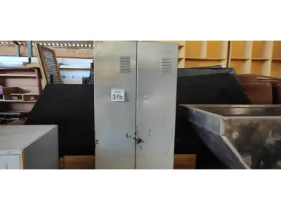 LOTE 378 - 01 ARMÁRIO DE AÇO COM 02 PORTAS DE 0.60X1.97. (NO ESTADO) ATENÇÃO! FAZER A VISITAÇÃO ANTES DE ARREMATAR, NÃO SABEMOS SE FUNCIONA, LEILÃO NÃO TEM GARANTIA E NEM DEVOLUÇÃO, SUJEITO A POSSÍVEIS AVARIAS VISÍVEIS/OCULTAS E/OU AUSÊNCIA DE COMPONENTES.