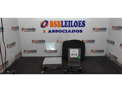 LOTE 414 - 01 PROJETOR LG COM CASE E CABOS. (NO ESTADO) ATENÇÃO! FAZER A VISITAÇÃO ANTES DE ARREMATAR, NÃO SABEMOS SE FUNCIONA, LEILÃO NÃO TEM GARANTIA E NEM DEVOLUÇÃO, SUJEITO A POSSÍVEIS AVARIAS VISÍVEIS/OCULTAS E/OU AUSÊNCIA DE COMPONENTES.