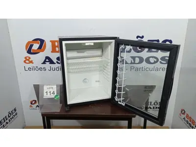 LOTE 114 - 01 ADEGA 40L 220V. (NO ESTADO) ATENÇÃO! FAZER A VISITAÇÃO ANTES DE ARREMATAR, NÃO SABEMOS SE FUNCIONA. LEILÃO NÃO TEM GARANTIA E NEM DEVOLUÇÃO, SUJEITO A POSSÍVEIS AVARIAS VISÍVEIS/OCULTAS E/OU AUSÊNCIA DE COMPONENTES.