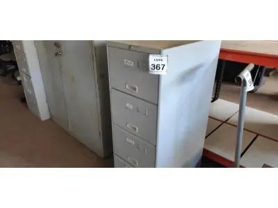 LOTE 367 - 01 ARQUIVO DE AÇO COM 04 GAVETAS. (NO ESTADO) ATENÇÃO! FAZER A VISITAÇÃO ANTES DE ARREMATAR, NÃO SABEMOS SE FUNCIONA, LEILÃO NÃO TEM GARANTIA E NEM DEVOLUÇÃO, SUJEITO A POSSÍVEIS AVARIAS VISÍVEIS/OCULTAS E/OU AUSÊNCIA DE COMPONENTES.