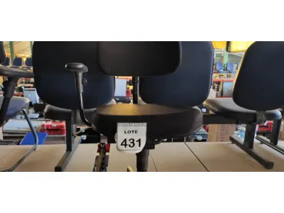 LOTE 431 - 01 CADEIRA DE ESCRITÓRIO COM RODINHAS. (NO ESTADO) ATENÇÃO! FAZER A VISITAÇÃO ANTES DE ARREMATAR, NÃO SABEMOS SE FUNCIONA. LEILÃO NÃO TEM GARANTIA E NEM DEVOLUÇÃO, SUJEITO A POSSÍVEIS AVARIAS VISÍVEIS/OCULTAS E/OU AUSÊNCIA DE COMPONENTES.