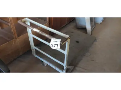 LOTE 377 - 01 CARRINHO DE TRANSPORTES DE CARGAS. (NO ESTADO) ATENÇÃO! FAZER A VISITAÇÃO ANTES DE ARREMATAR, NÃO SABEMOS SE FUNCIONA, LEILÃO NÃO TEM GARANTIA E NEM DEVOLUÇÃO, SUJEITO A POSSÍVEIS AVARIAS VISÍVEIS/OCULTAS E/OU AUSÊNCIA DE COMPONENTES.